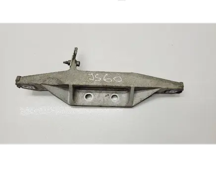 Engine mounting bracket