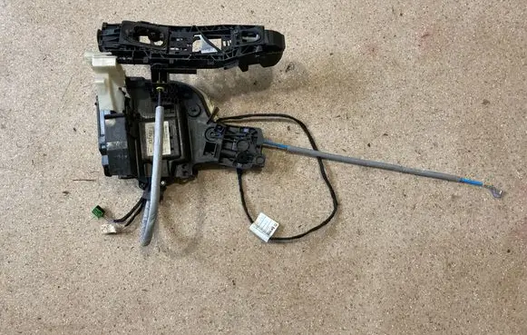 Mercedes-Benz E W238 Front door lock A2057230208 A0997601800