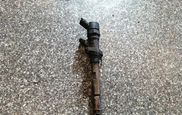 Peugeot 607 Fuel injector 9637277980