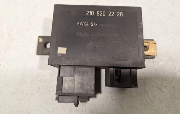Mercedes-Benz C W202 Alarm control unit/module 5WK4572 2108202226