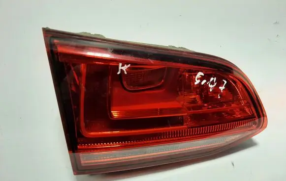 Tailgate rear/tail lights