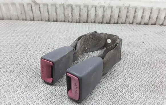 Middle seatbelt buckle (rear)