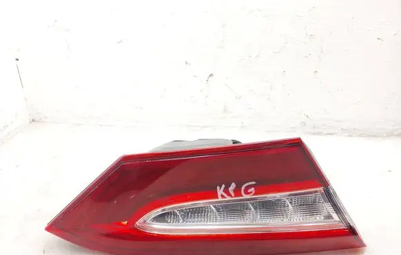 Toyota Camry VIII XV70 Tailgate rear/tail lights