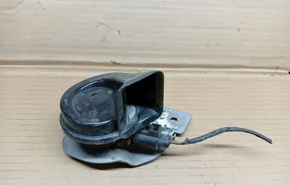 Audi A1 Horn signal 8X0951229B 8X0951209B