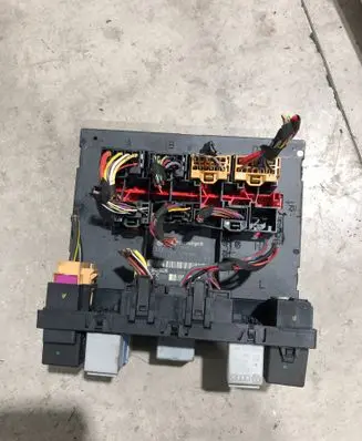 Volkswagen PASSAT CC Central body control module 3C8937049F