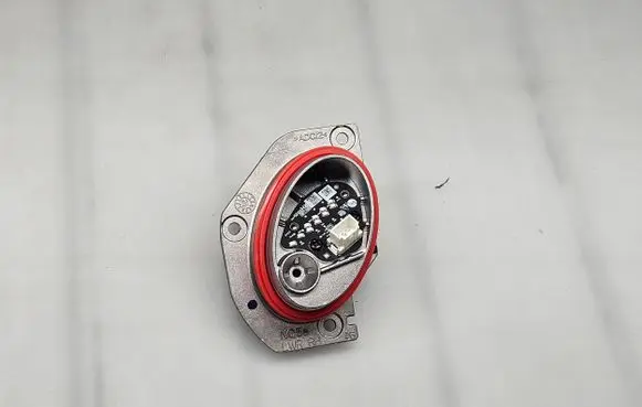 KIA Sportage LED ballast control module Y25L064