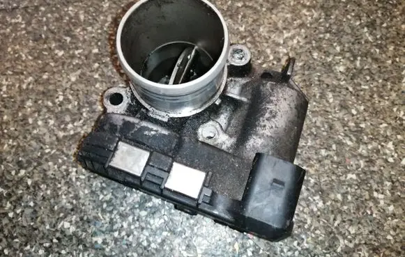 Renault Trafic II (X83) Throttle valve 8200330810 8200330812 0281002681