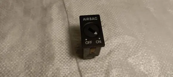 Passenger airbag on/off switch
