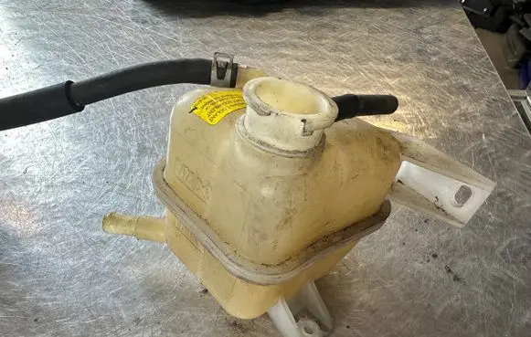 Renault Koleos I Coolant expansion tank/reservoir