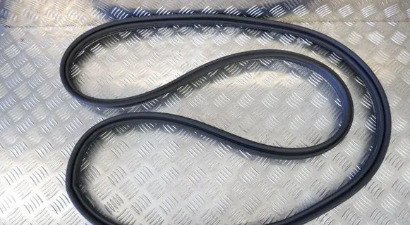 Trunk rubber seal (body)