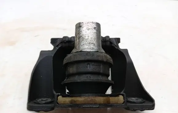 Volvo XC90 Engine mount bracket 326F22
