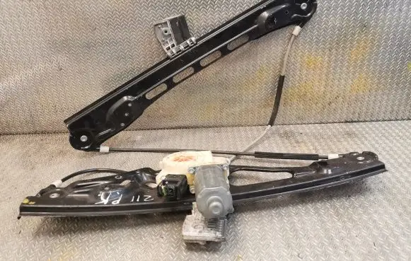 Mercedes-Benz E W211 Front door electric window regulator 2117200146