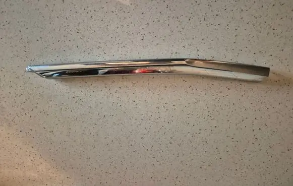 Suzuki SX4 Front bumper upper radiator grill 84M1R
