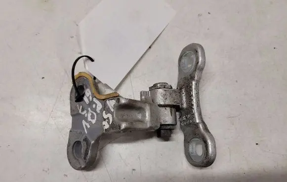 Volvo V50 Front door upper hinge