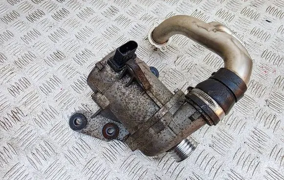 BMW 1 E81 E87 Water pump 7586928 11517586928