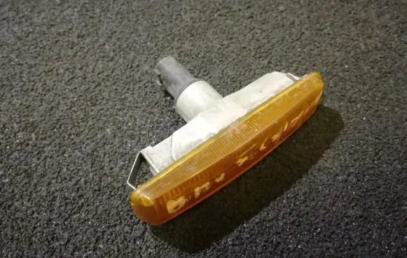 BMW 5 E39 Front fender indicator light 8362589