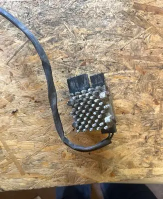 Mitsubishi Galant Coolant fan relay 1049933011