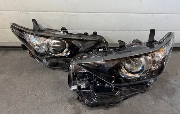 Toyota Auris E180 Headlights/headlamps set 8111002K30 90070909