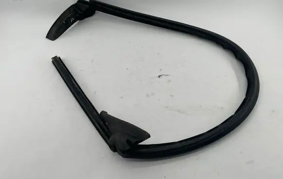 Audi TT TTS Mk2 Rubber seal front coupe door 8J0837480