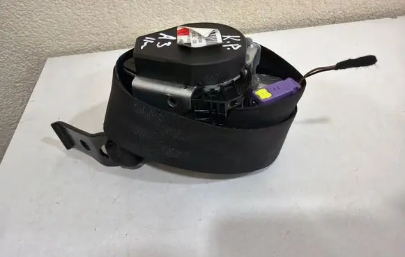 Audi A3 S3 8P Front seatbelt 8P4857705B