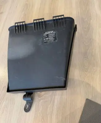 Mercedes-Benz E W211 Air filter box cover A2118300103 2118300103