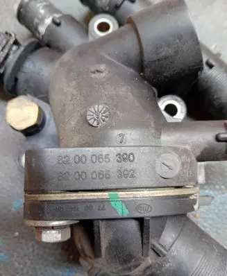 Opel Vivaro Thermostat housing 8200065390 8200065392