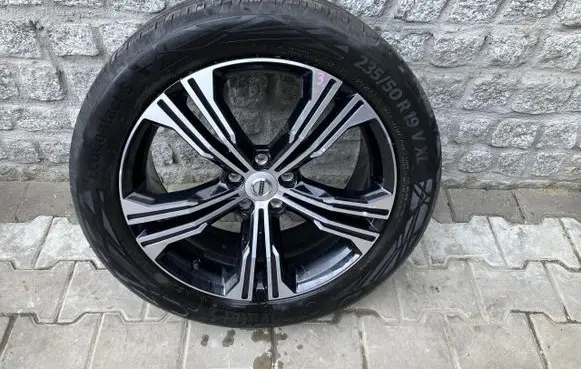Volvo XC40 R19 alloy rim 31471556