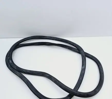 Volkswagen Polo IV 9N3 Rubber seal rear door 6Q6867911 6Q6867911D