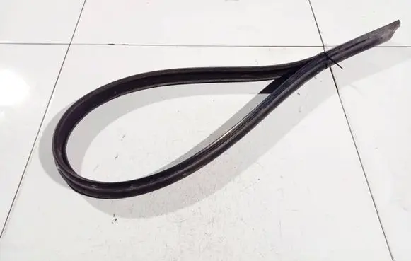Volvo XC90 Rubber seal front coupe door 