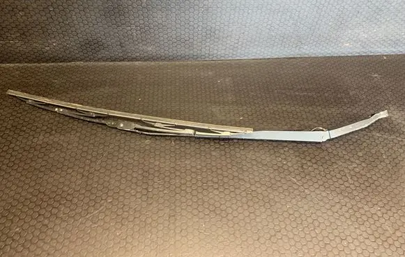 Honda CR-V Front wiper blade arm