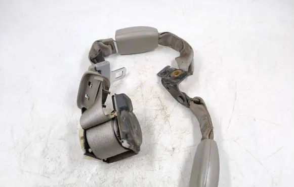 Cadillac CTS Middle seatbelt (rear) 0431024