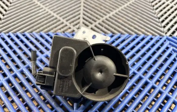Toyota Prius+ (ZVW40) Alarm system siren 8904047030 2370005780