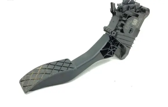 Accelerator throttle pedal