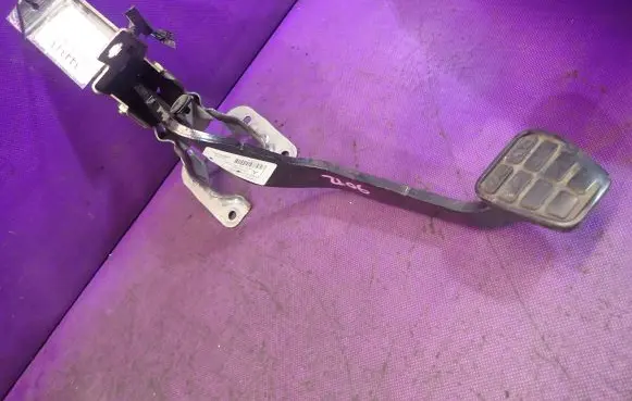 Mitsubishi Colt Brake pedal A4542900618