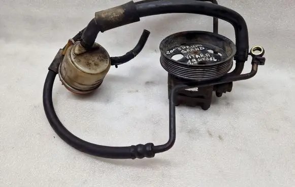 Suzuki Grand Vitara II Power steering pump 03173089