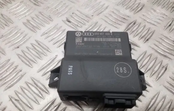 Audi A5 8T 8F Gateway control module 8R0907468N 8R0907468C