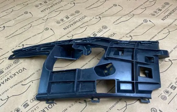 Audi A7 S7 4G Front bumper mounting bracket 4G8807095A