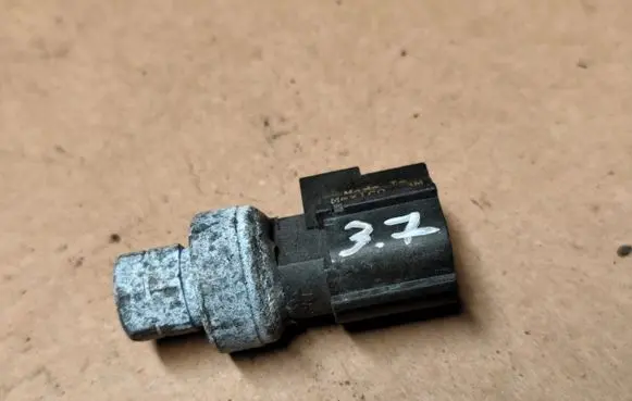 Jeep Cherokee III KJ Air conditioning (A/C) pressure sensor 05072384AA