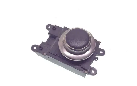 Head unit multimedia control