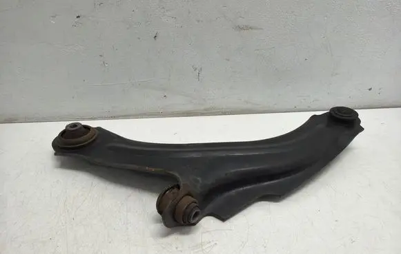 Renault Clio IV Front lower control arm/wishbone 