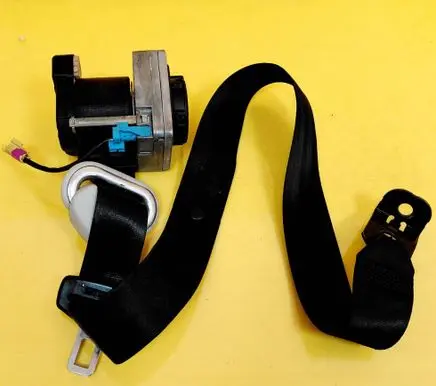 Volkswagen Golf IV Front seatbelt 1J4857705