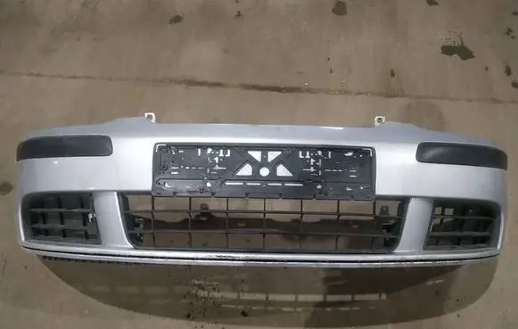 Volkswagen Golf V Front bumper pilkas