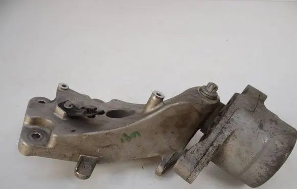 Maserati Ghibli Engine mounting bracket 670004865 06700048710