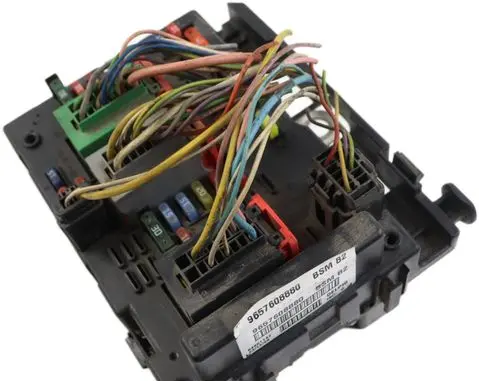 Peugeot 307 Fuse module 9657608880 84801142