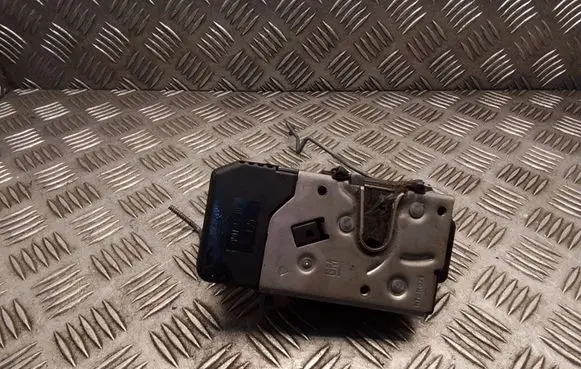 Opel Vivaro Loading door lock 8200282323
