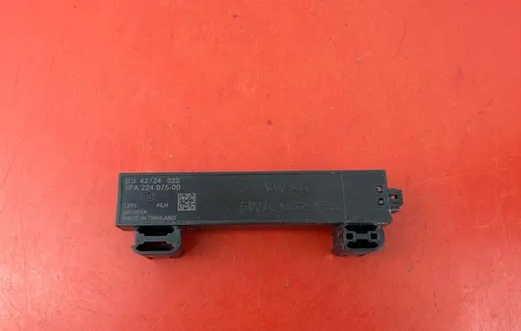Volkswagen Golf VIII Keyless system antenna 5WA962132
