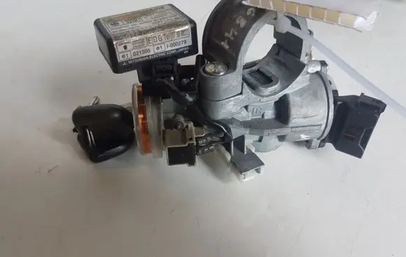 Mitsubishi Pajero Ignition lock 337860