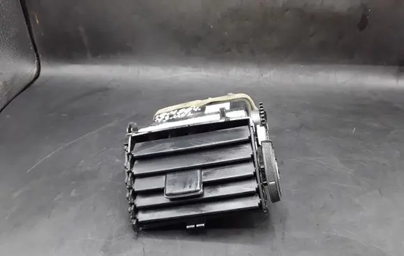 Toyota Avensis T270 Dashboard side air vent grill/cover trim 9880