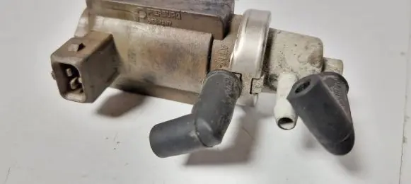 Volkswagen PASSAT B5 Turbo solenoid valve Pa66gf35