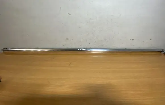 Mercedes-Benz E A207 Door glass rail A2077250182 C1010